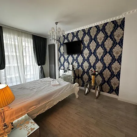 Liam Luxury- Alezzi