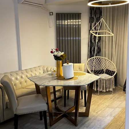 Liam Luxury- Alezzi Apartment *